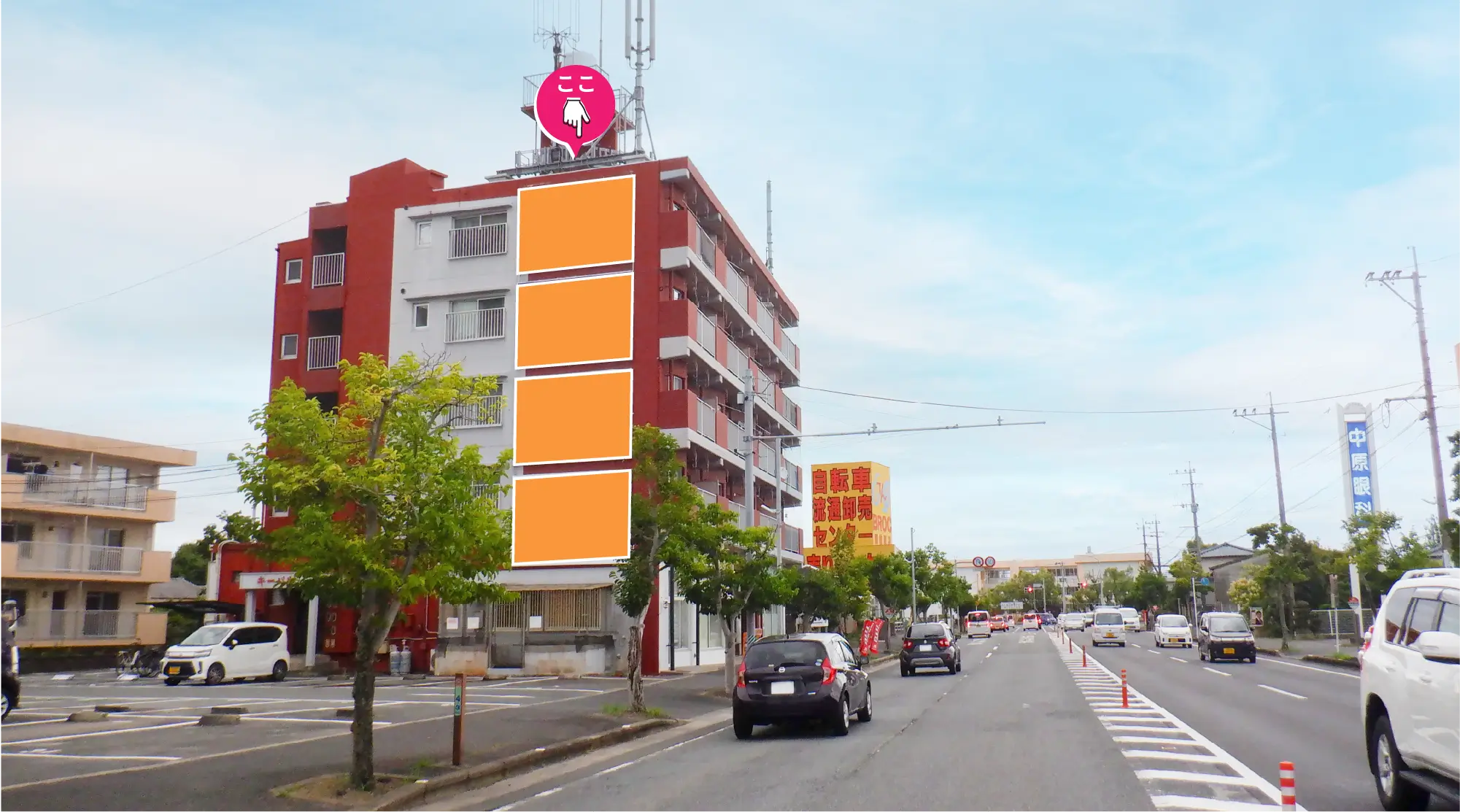 南部バイパス沿いにインパクト大な縦4面の看板